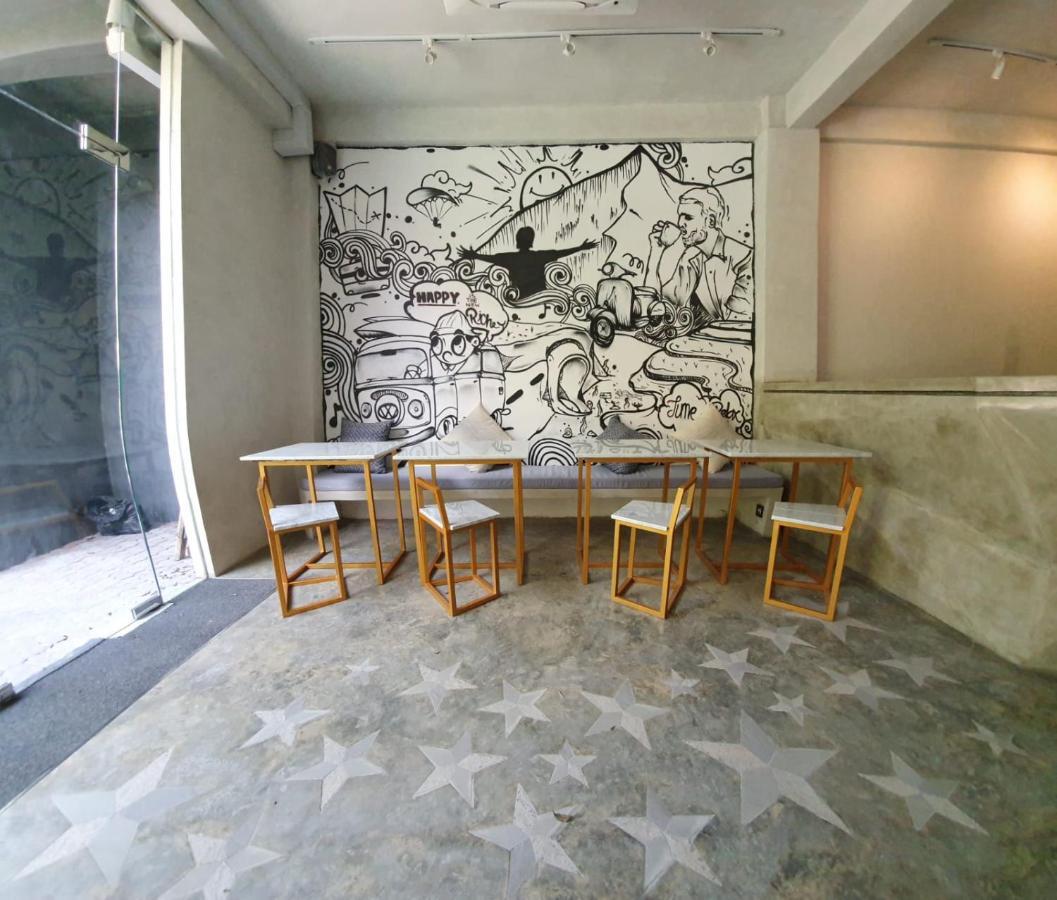 Stellar Capsules Hostel Σεμινιάκ Εξωτερικό φωτογραφία Interior of the gallery