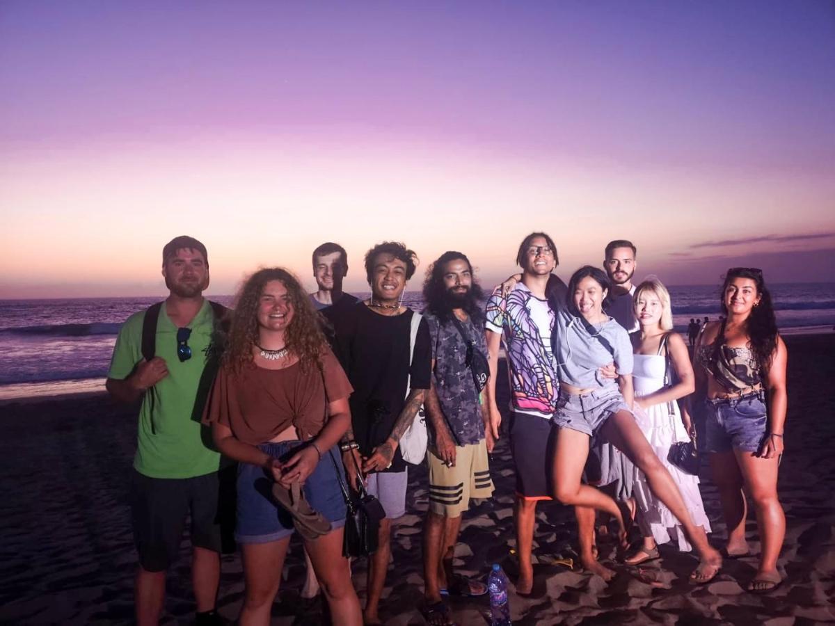 Stellar Capsules Hostel Σεμινιάκ Εξωτερικό φωτογραφία The cast of the film