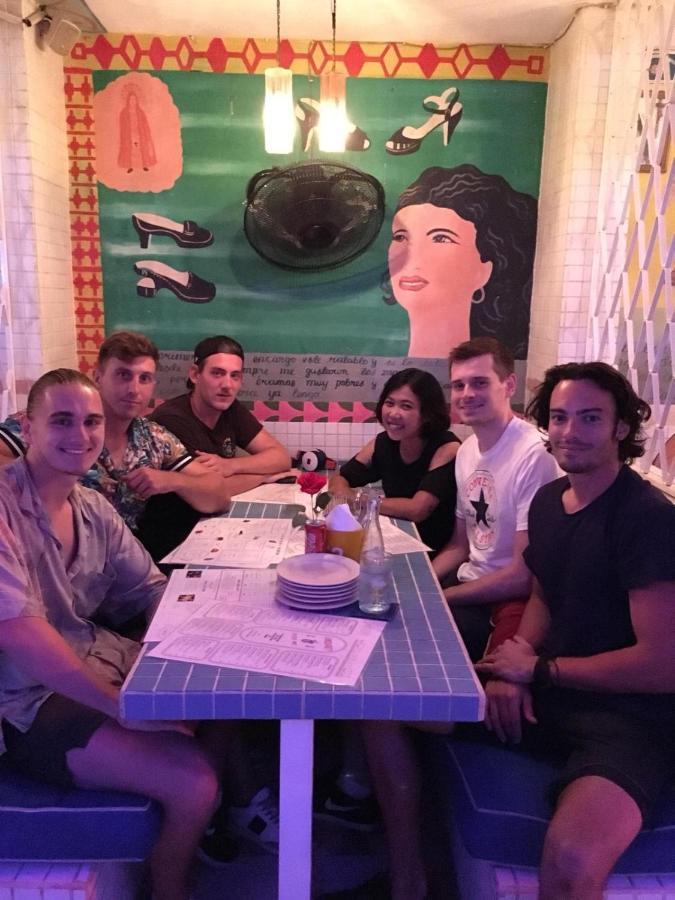 Stellar Capsules Hostel Σεμινιάκ Εξωτερικό φωτογραφία The band in 2016