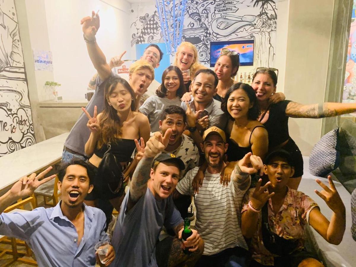Stellar Capsules Hostel Σεμινιάκ Εξωτερικό φωτογραφία The cast of The Real L Word