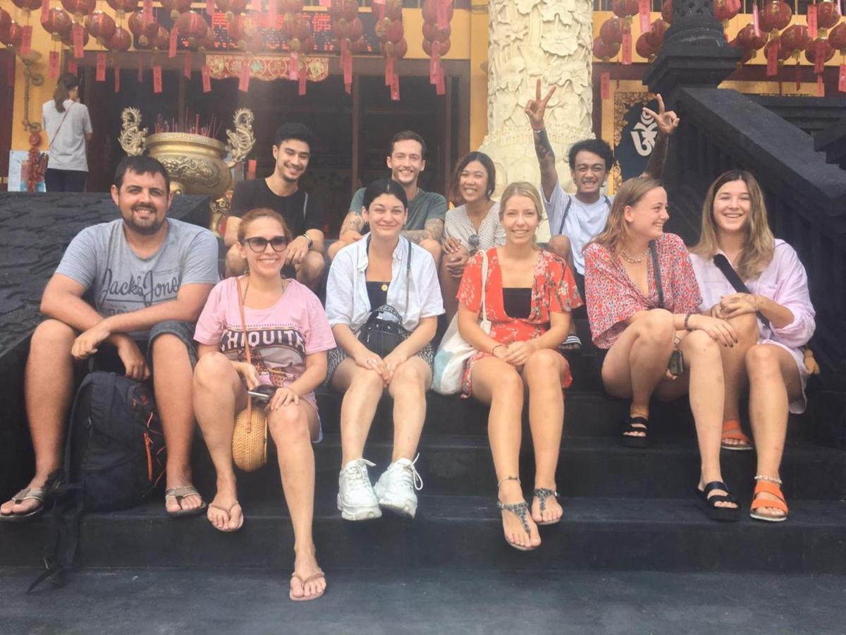 Stellar Capsules Hostel Σεμινιάκ Εξωτερικό φωτογραφία The cast of The Real L Word